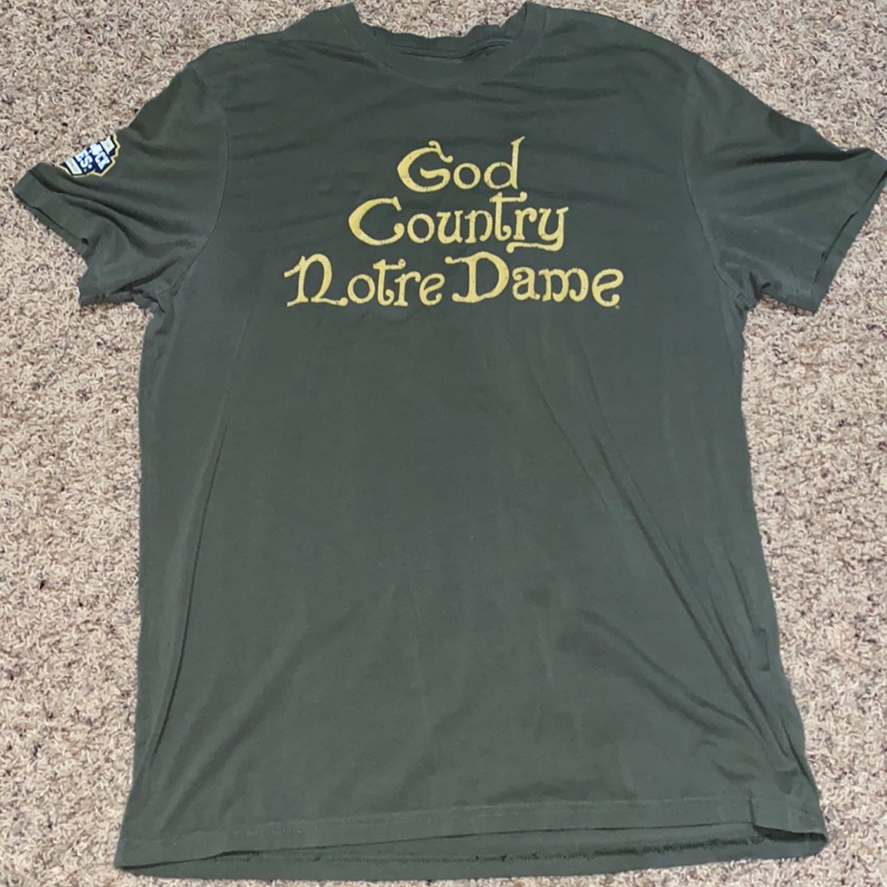 Men’s Under Armour Notre Dame Shirt - Size MED